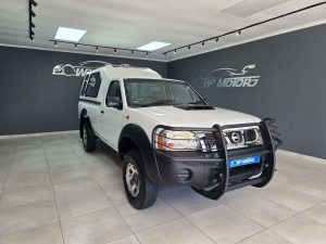 2017 Nissan Hardbody NP300 2.5 TDi LWB 4X4 P/U S/C